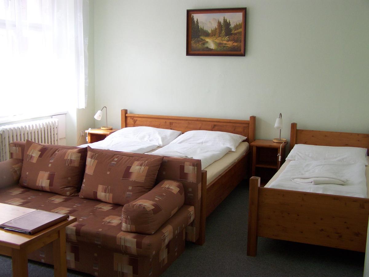 Hotel Pariz Їчін Номер фото